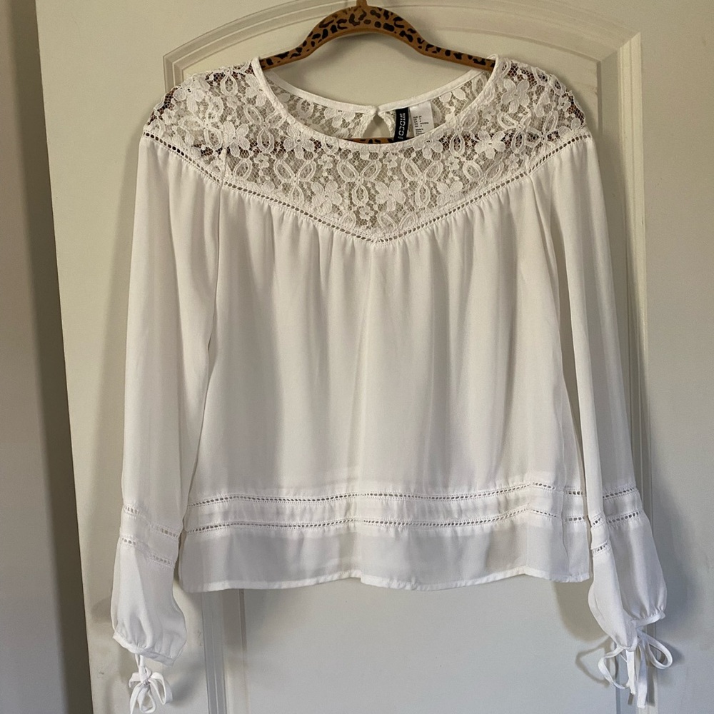 H&M Divided Size 4 White Long sleeve Short Blouse.